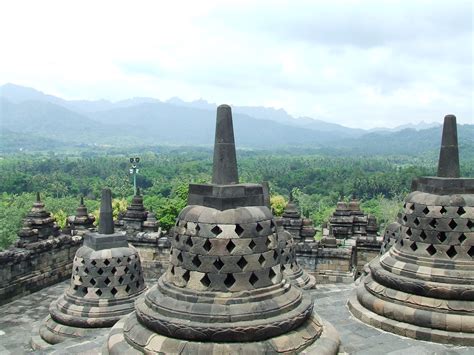  El Templo de Borobudur: Un viaje en el tiempo a través de la historia y la espiritualidad!