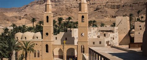  El Monasterio de San Antonio, Un Oasis Histórico y Espiritual en el Desierto