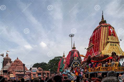  El Templo de Jagannath: ¡Una explosión de colores y devoción en Puri!