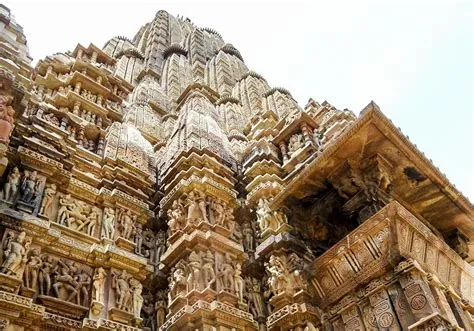 El Templo de Khajuraho: Un Tesoro Esculpido en la Historia y Adornado con Detalle!