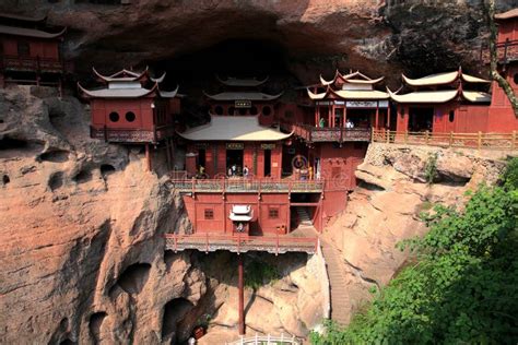 ¿Has oído hablar del Templo de la Abundancia en Sanming? Un santuario espiritual para el alma aventurera!